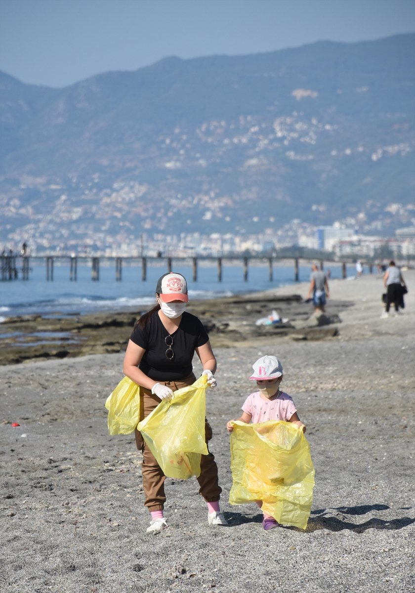 Alanya'da Yerleşik Yabancılar Çevre Temizliği İçin Bir Araya Geldi