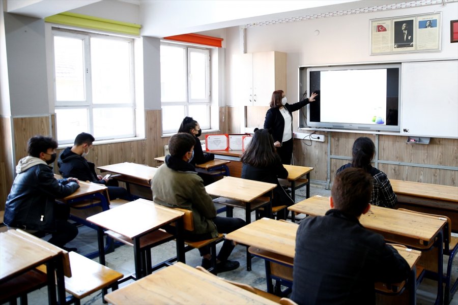 Anne Ve Babasının İzinden Giden 