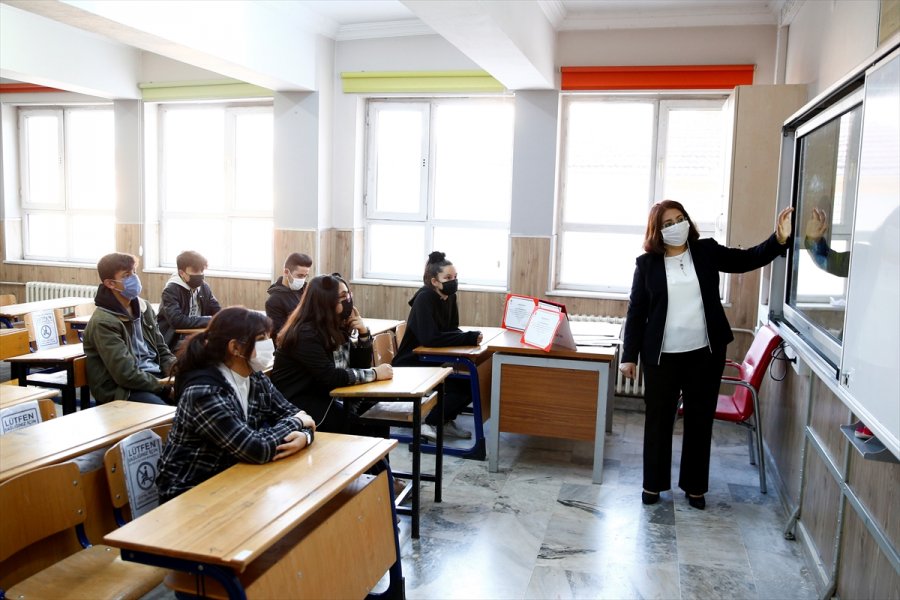 Anne Ve Babasının İzinden Giden 