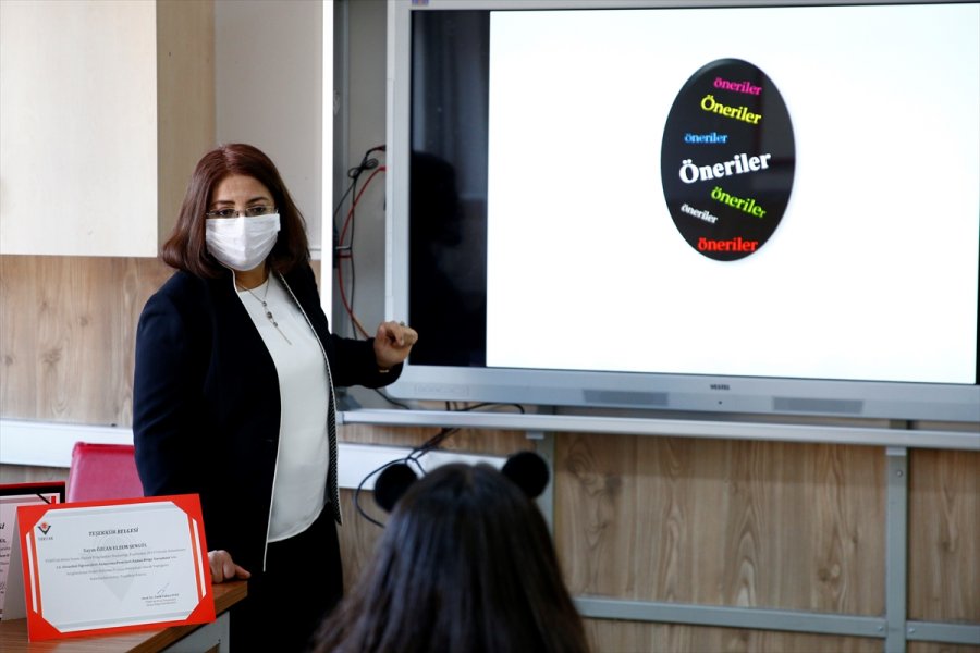 Anne Ve Babasının İzinden Giden 