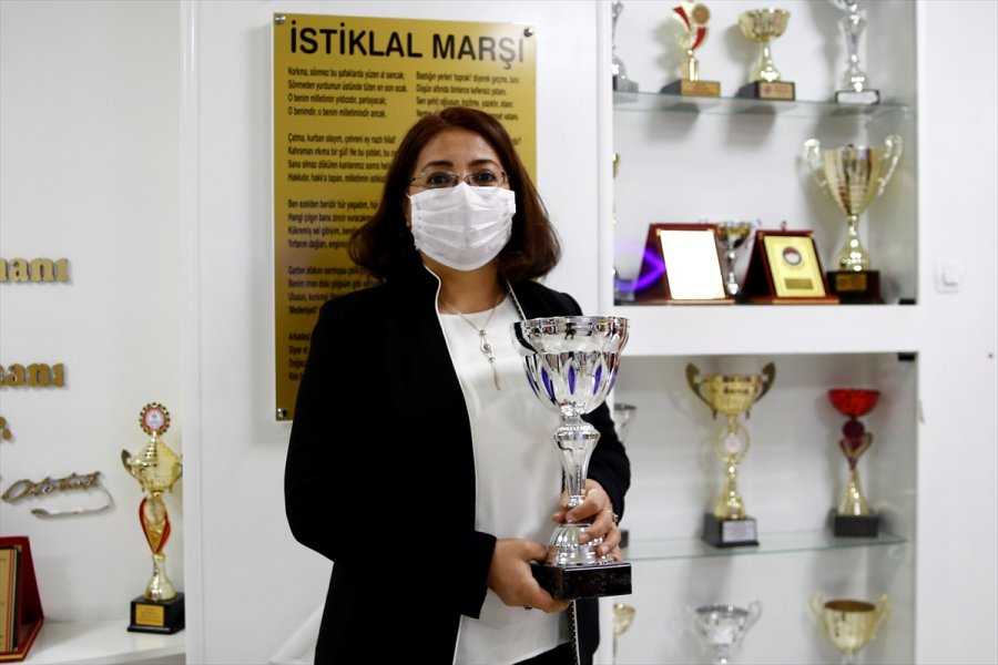 Anne Ve Babasının İzinden Giden 