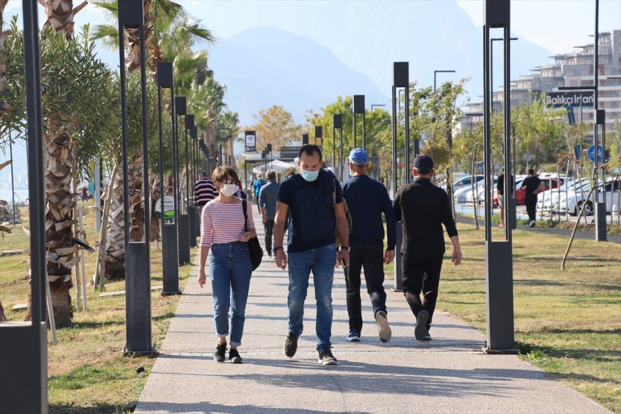 Antalya'da Kasımda Deniz Keyfi