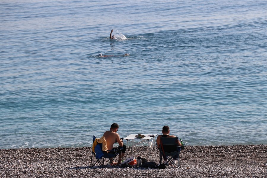 Antalya'da Kasımda Deniz Keyfi