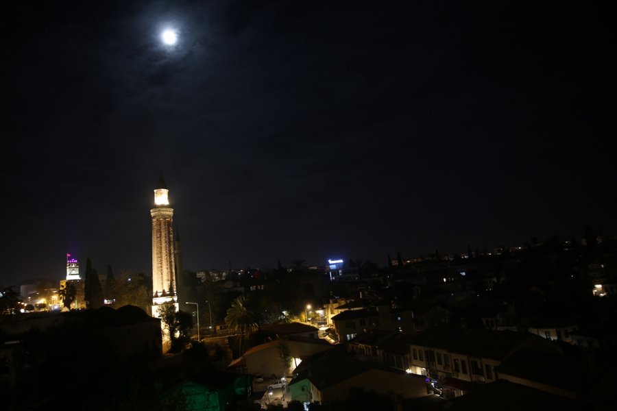 Antalya, Muğla, Isparta Ve Burdur'da Sokağa Çıkma Kısıtlaması