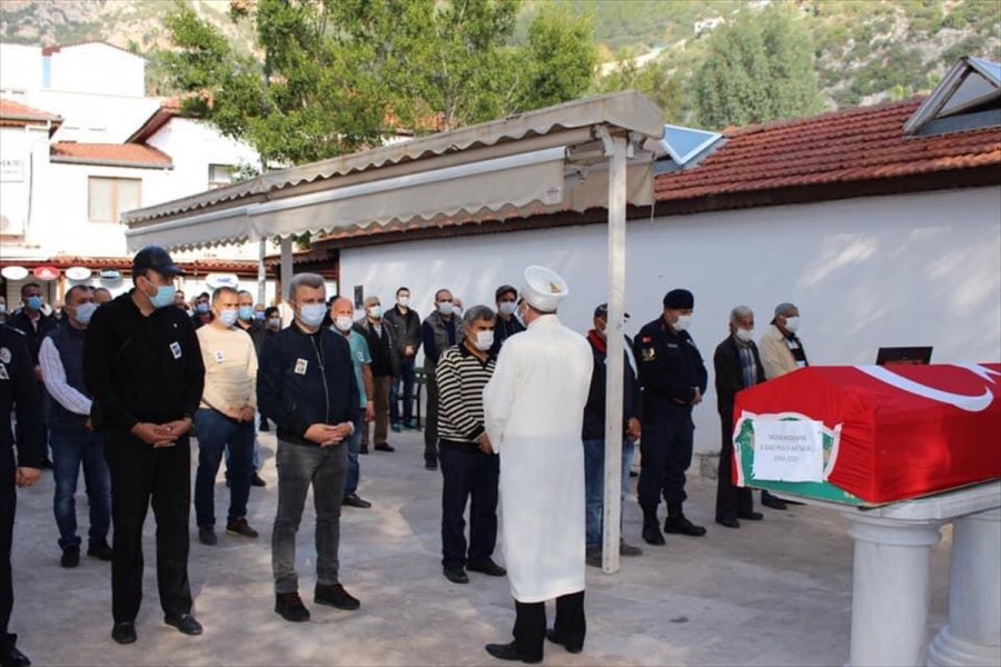 Antalya'da Emekli Gazi Polis Memuru Hayatını Kaybetti
