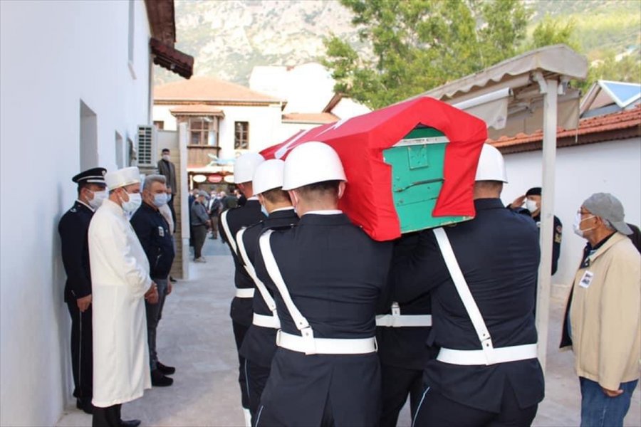Antalya'da Emekli Gazi Polis Memuru Hayatını Kaybetti