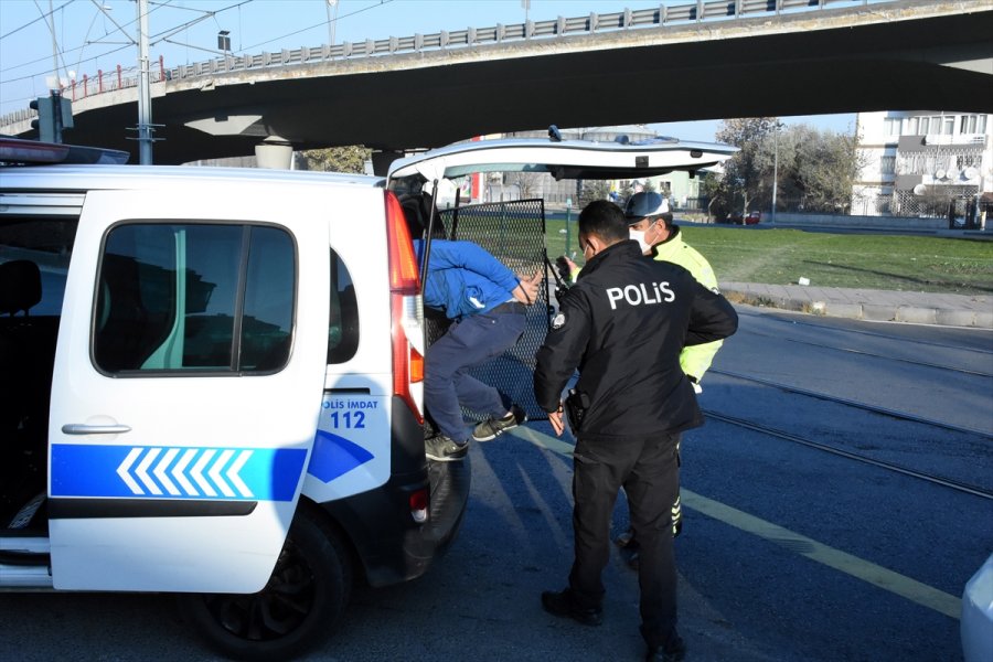 Kayseri'de Sokağa Çıkma Kısıtlamasına Uymayan Sürücü Kovalamaca Sonucu Yakalandı