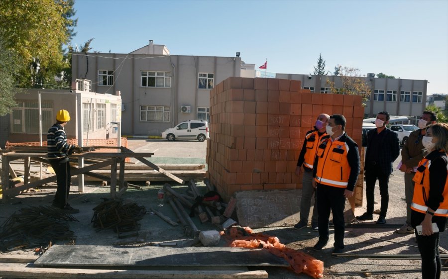 Kepez'deki İki Okula Çok Amaçlı Etkinlik Salonu İnşa Ediliyor