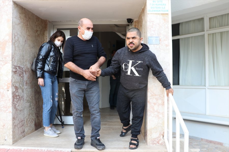 Antalya'da Zihinsel Engelli 2 Kardeşin Yaşadığı Apartmanda Tahliye Tartışması