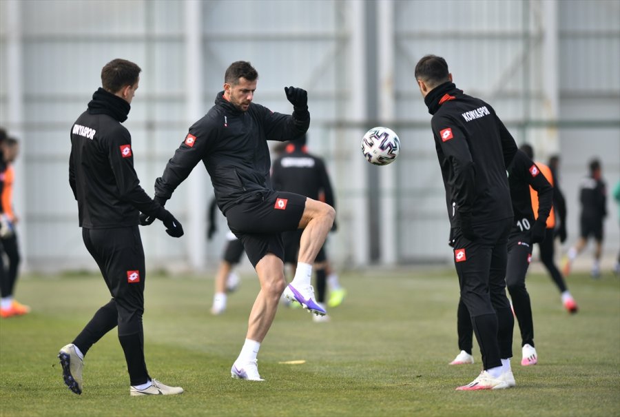 Konyaspor, Büyükşehir Belediye Erzurumspor Maçı Hazırlıklarına Başladı