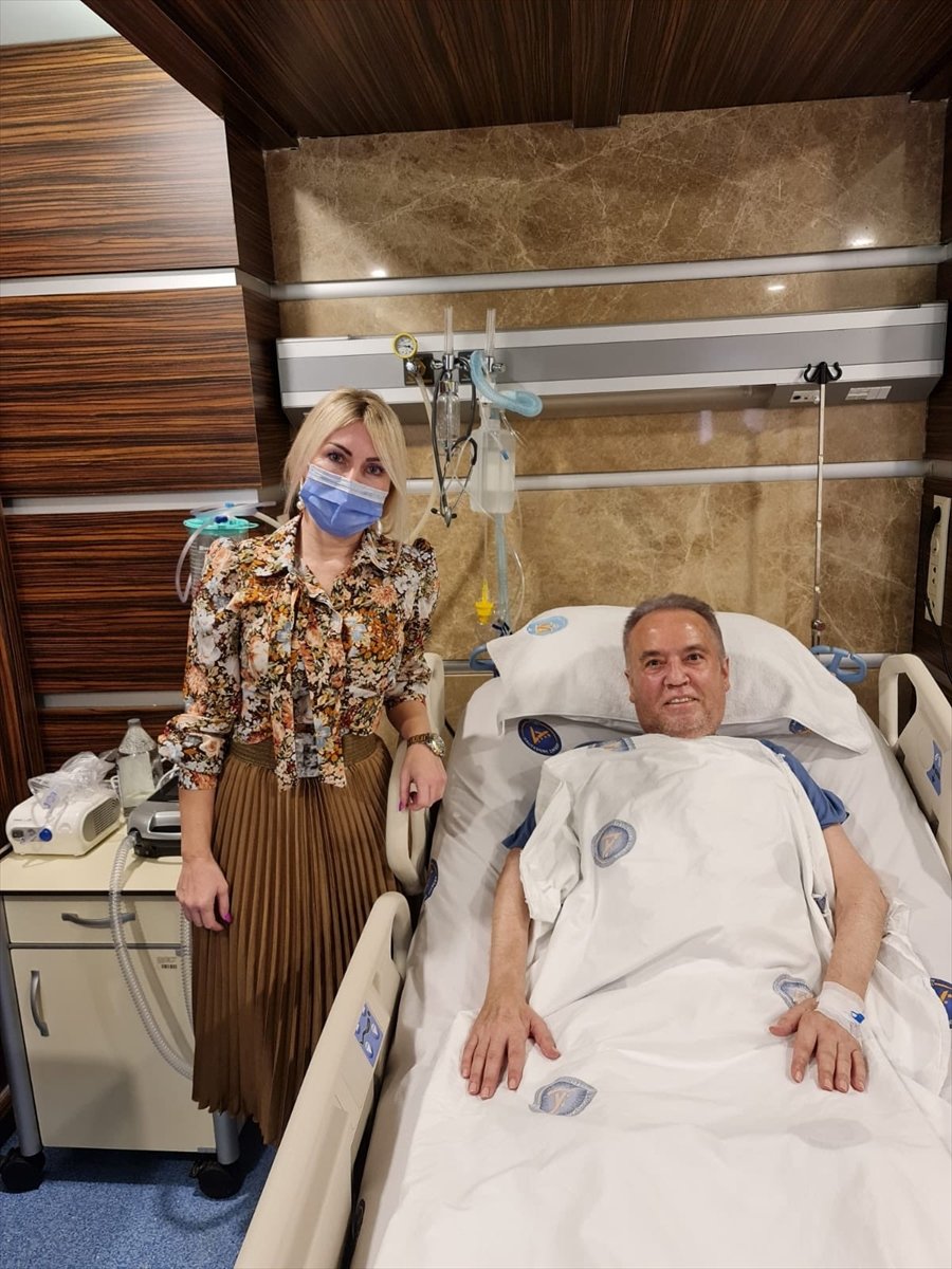 Kovid-19 Tedavisi Gören Muhittin Böcek'in İlk Görüntüleri Paylaşıldı