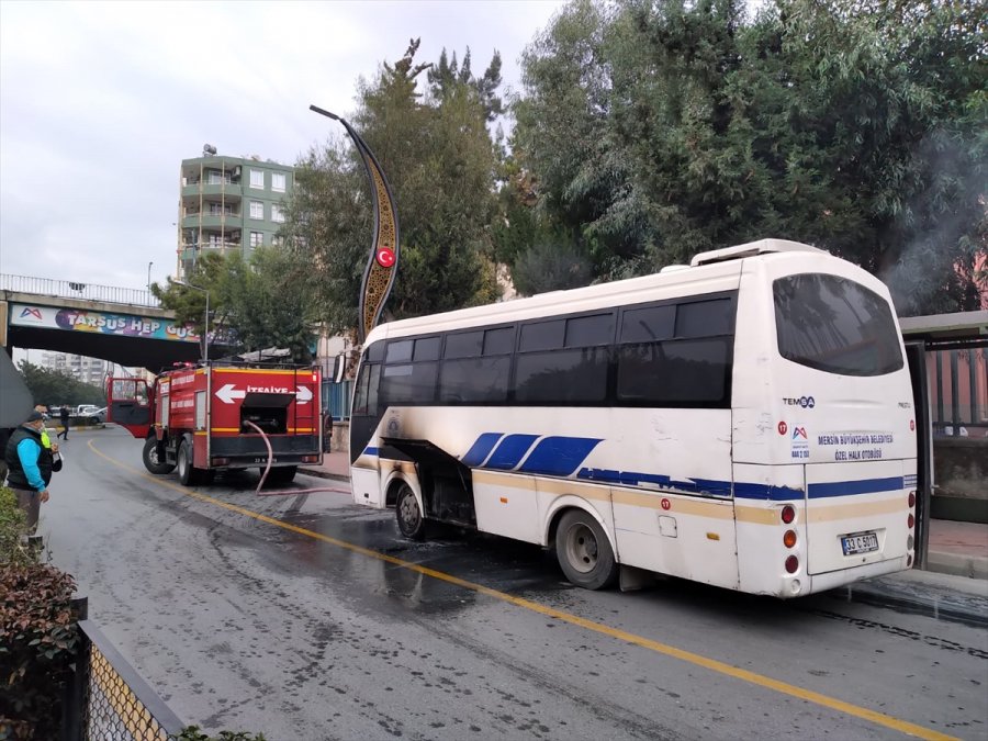 Mersin'de Halk Otobüsünde Çıkan Yangın Hasara Neden Oldu