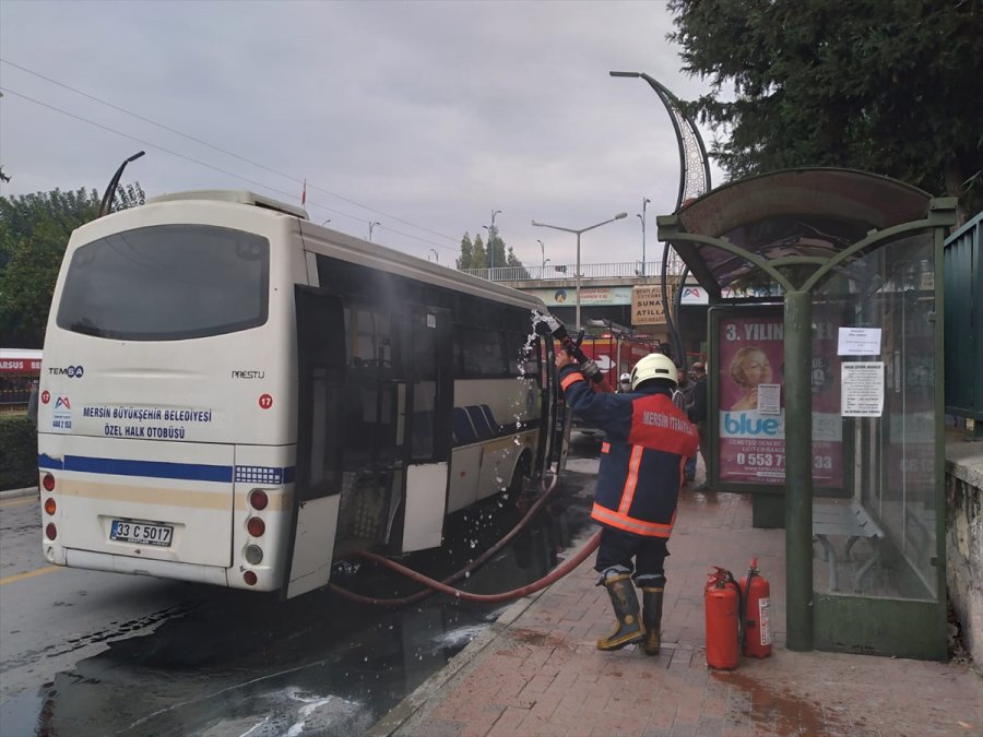 Mersin'de Halk Otobüsünde Çıkan Yangın Hasara Neden Oldu