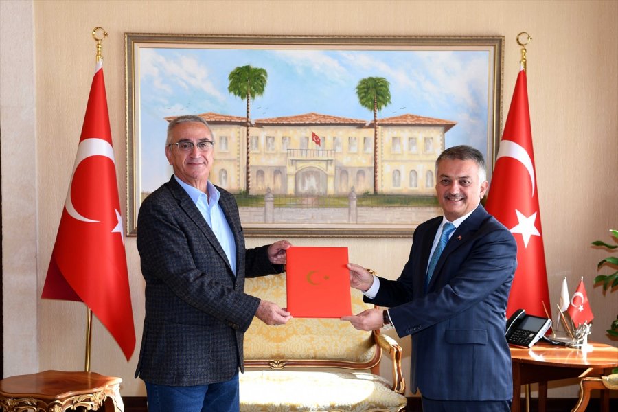 Antalya'nın Finike İlçesine Hayırseverden 2 Okul