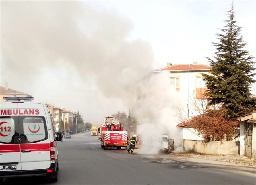 Eskişehir'de Aracında Çıkan Yangını Söndürmeye Çalışırken Fenalaşan Kişi Öldü