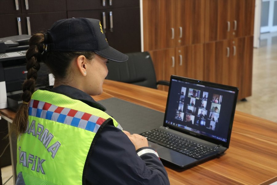 Alanya'da Jandarmadan Çevrimiçi Trafik Eğitimi