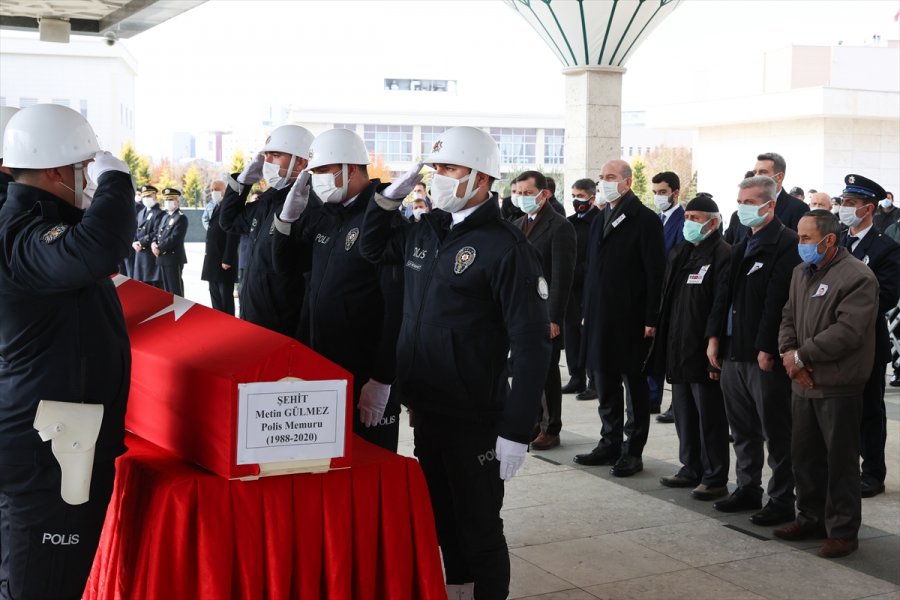 Ankara'da Trafik Kazası Sonucu Şehit Olan Polis Memuru Son Yolculuğuna Uğurlandı