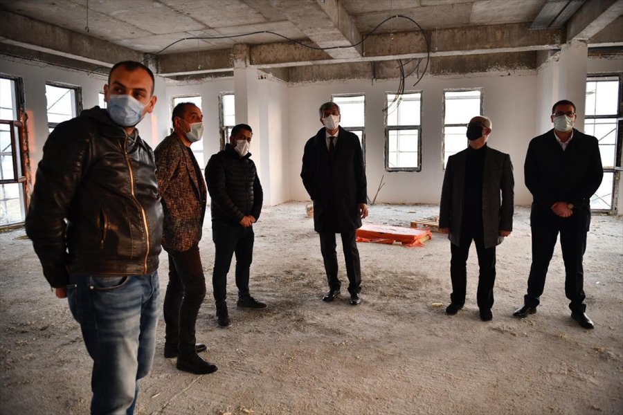 Beypazarı Belediye Başkanı Kaplan, Yapımı Süren Yeni Belediye Binasını İnceledi