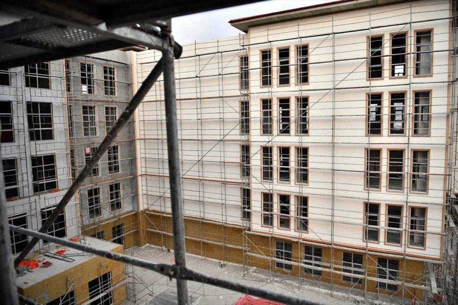 Beypazarı Belediye Başkanı Kaplan, Yapımı Süren Yeni Belediye Binasını İnceledi