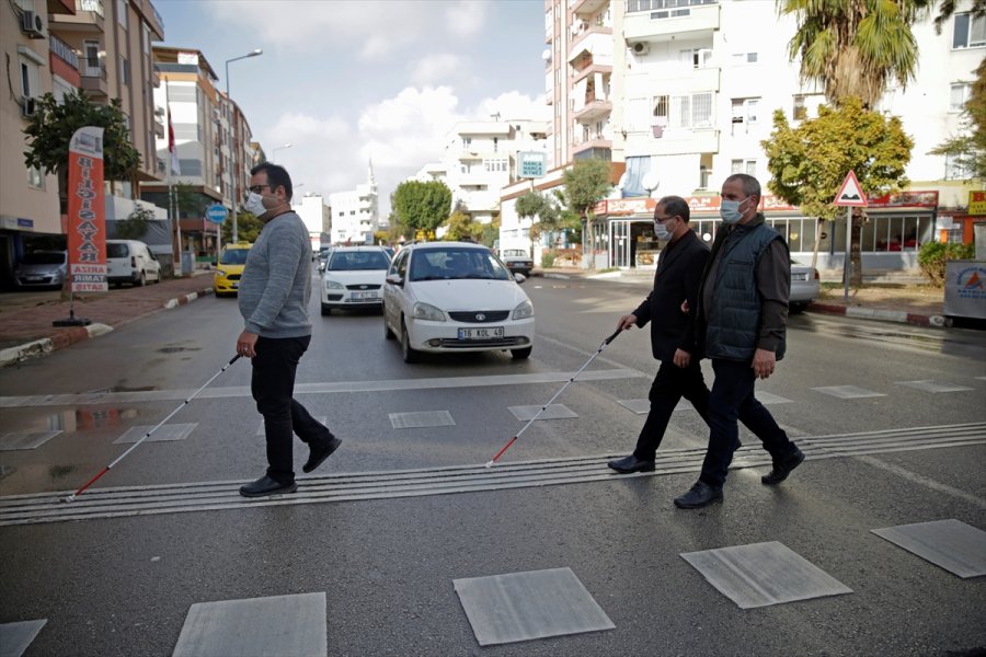 Görme Engelliler İçin Trafik Işıklarına Sesli Uyarı Cihazı Takıldı