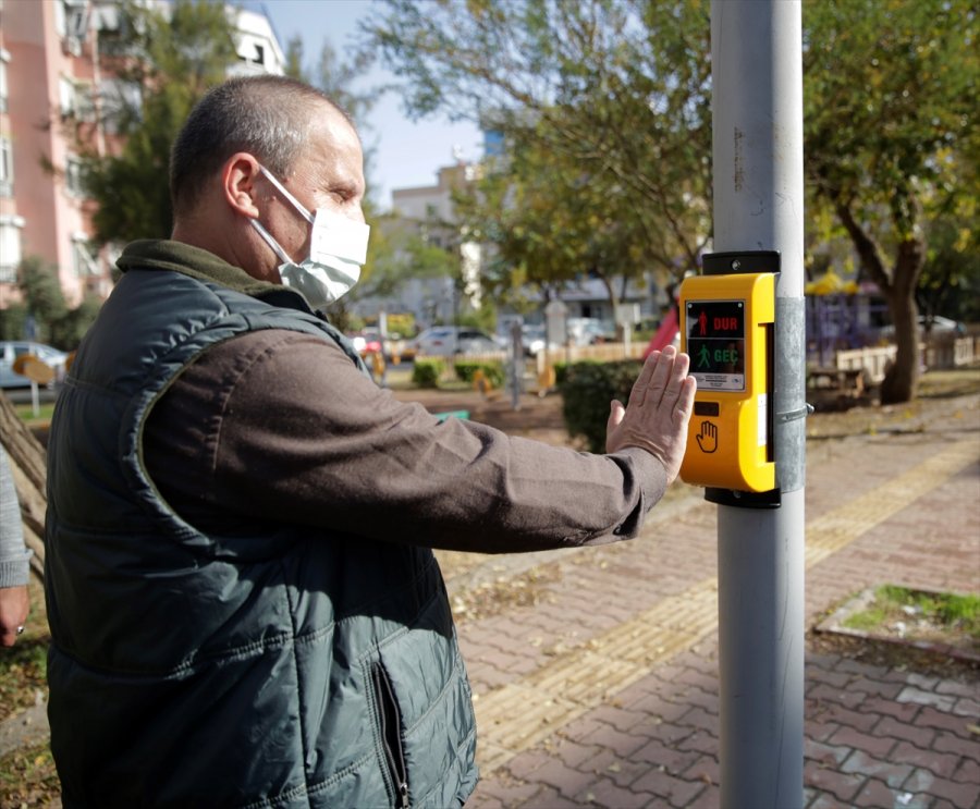 Görme Engelliler İçin Trafik Işıklarına Sesli Uyarı Cihazı Takıldı