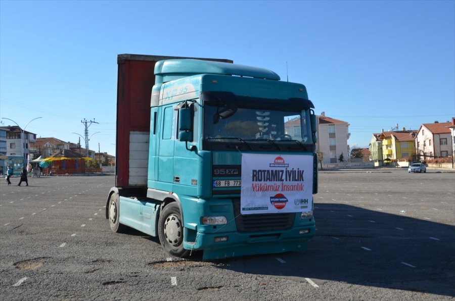 Aksaray Ve Karaman'dan Suriye'ye İhh Yardım Tırları Gönderildi