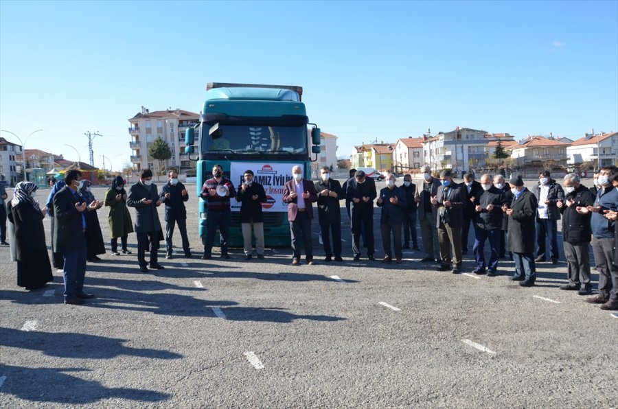 Aksaray Ve Karaman'dan Suriye'ye İhh Yardım Tırları Gönderildi
