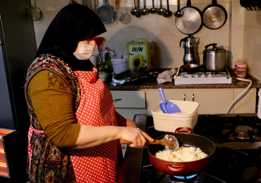Kaymak İle Unun Kavrulmasından Doğan Tescilli Lezzet: Sivrihisar Höşmerim Tatlısı
