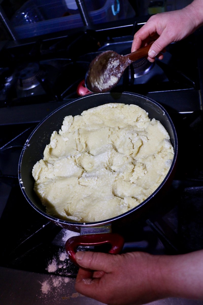Kaymak İle Unun Kavrulmasından Doğan Tescilli Lezzet: Sivrihisar Höşmerim Tatlısı