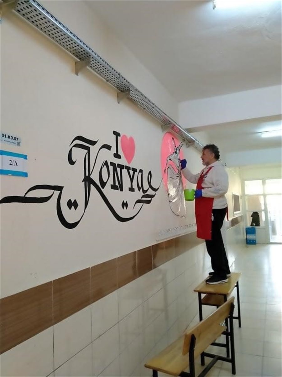 Konya'da Okul Duvarları Karikatürist Mehmet Duru'nun Çizimleriyle Renklendi