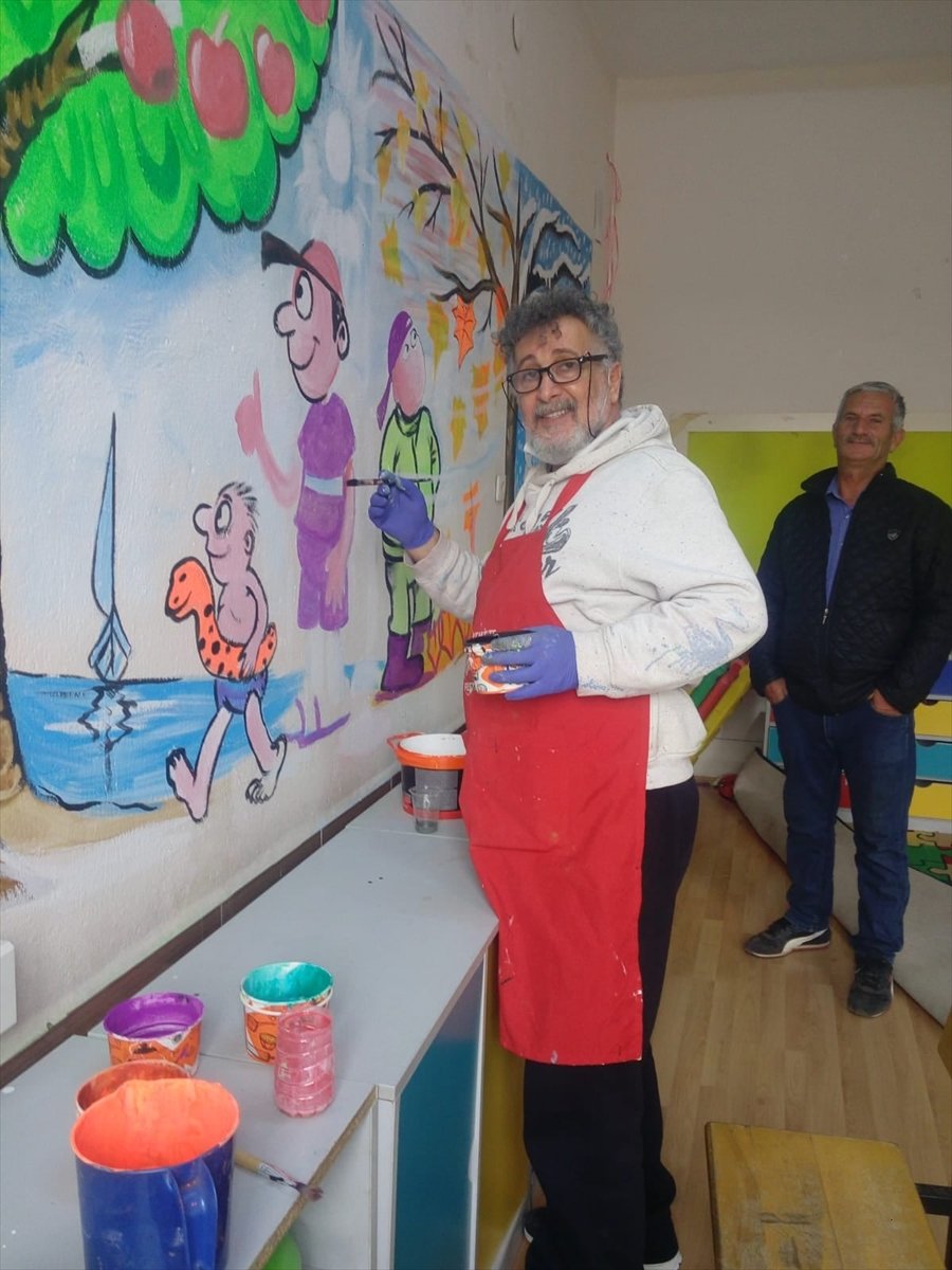 Konya'da Okul Duvarları Karikatürist Mehmet Duru'nun Çizimleriyle Renklendi