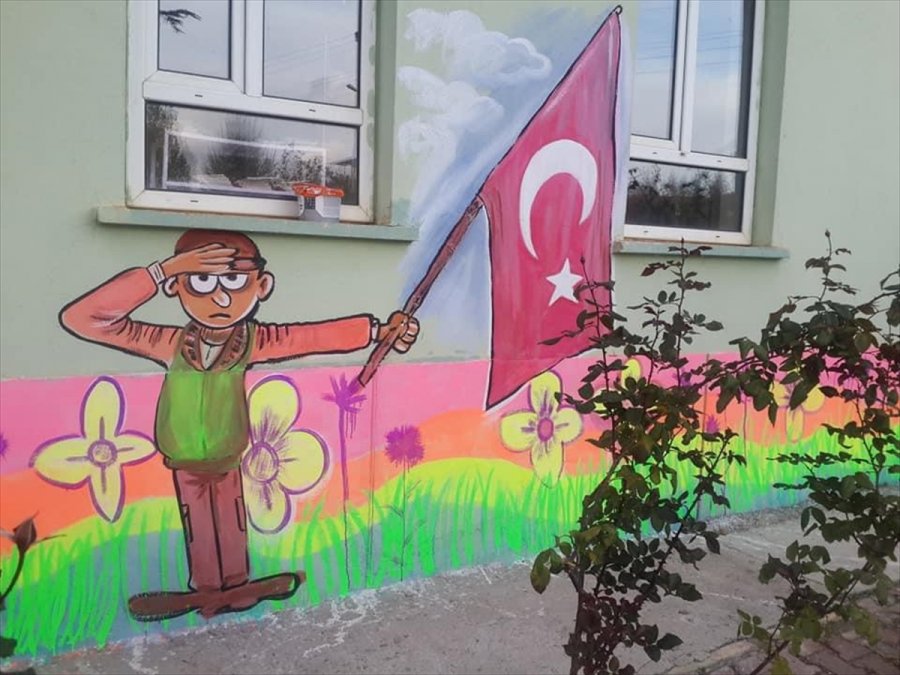 Konya'da Okul Duvarları Karikatürist Mehmet Duru'nun Çizimleriyle Renklendi