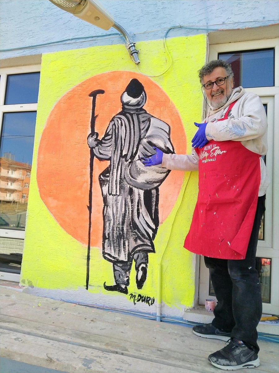 Konya'da Okul Duvarları Karikatürist Mehmet Duru'nun Çizimleriyle Renklendi