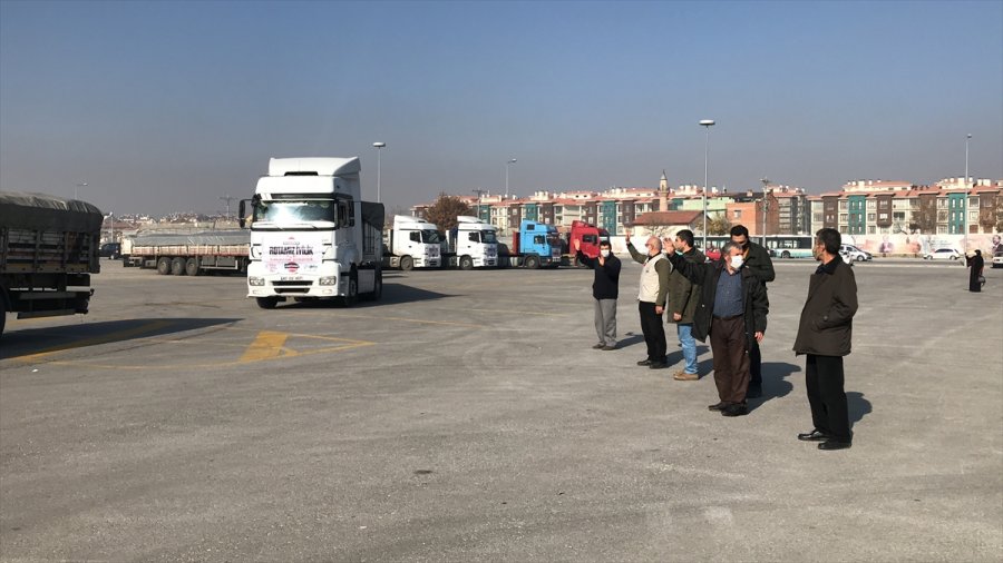 Konya'dan Suriye'ye 28 Yardım Tırı Gönderildi