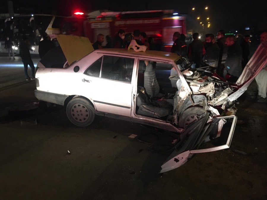 Mersin'de Kamyonet İle Otomobil Çarpıştı: 1 Ölü, 1 Yaralı
