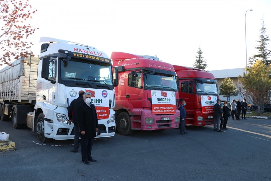 Niğde'den Suriye'ye 18 Tır Yardım Malzemesi Gönderildi