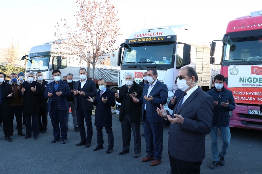 Niğde'den Suriye'ye 18 Tır Yardım Malzemesi Gönderildi