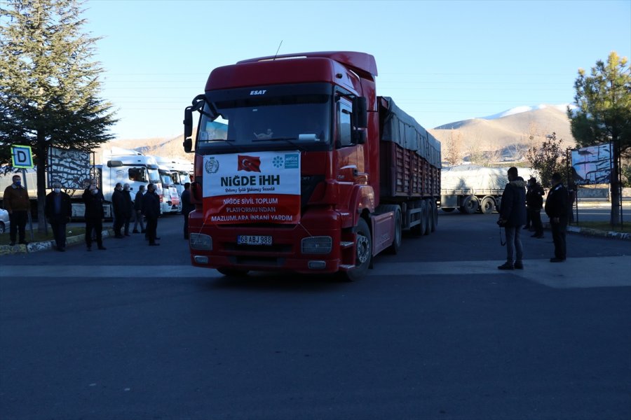 Niğde'den Suriye'ye 18 Tır Yardım Malzemesi Gönderildi