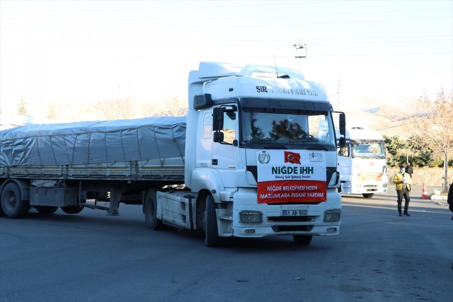 Niğde'den Suriye'ye 18 Tır Yardım Malzemesi Gönderildi