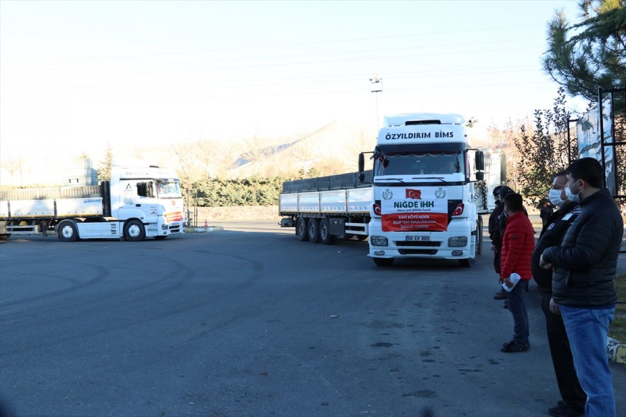 Niğde'den Suriye'ye 18 Tır Yardım Malzemesi Gönderildi