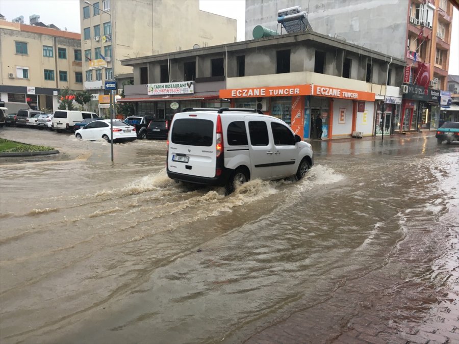Antalya'da Sağanak Ve Dolu Etkili Oldu