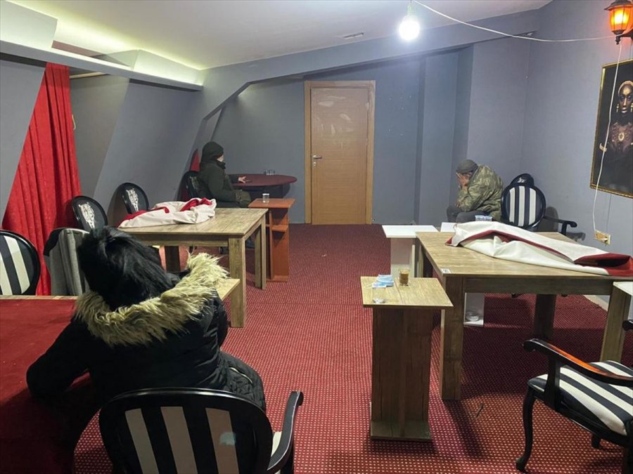 Eskişehir'de Mühürlü İş Yerinde Kumar Oynayan 35 Kişiye Para Cezası