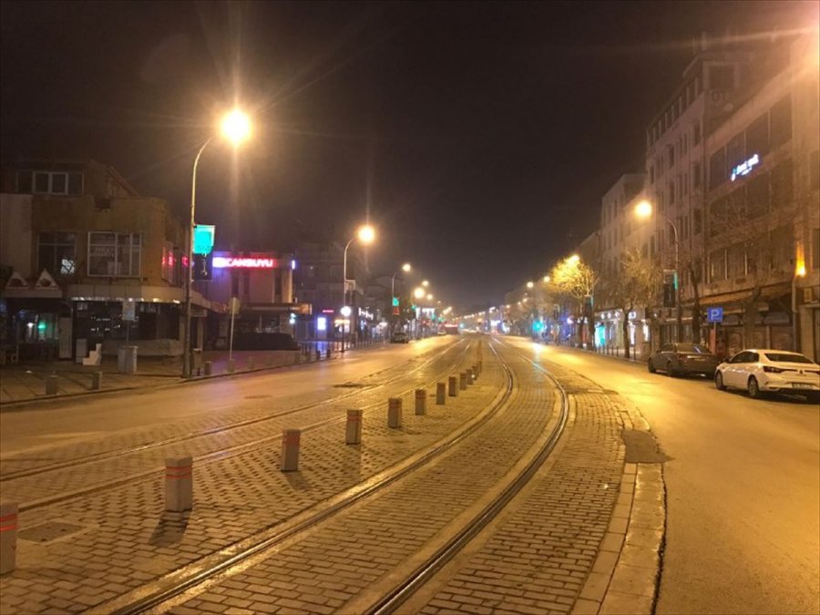 Sokağa Çıkma Kısıtlamasının Başlamasıyla Konya, Afyonkarahisar, Karaman Ve Aksaray'da Sessizlik Hakim Oldu