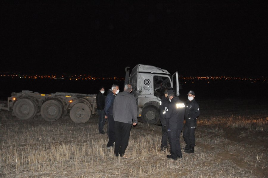 Eskişehir'de Park Halindeyken Çalınan Kamyon Tarlada Devrilmiş Halde Bulundu