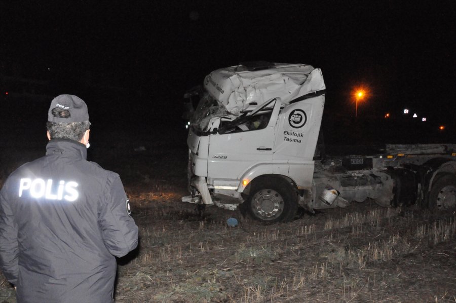 Eskişehir'de Park Halindeyken Çalınan Kamyon Tarlada Devrilmiş Halde Bulundu