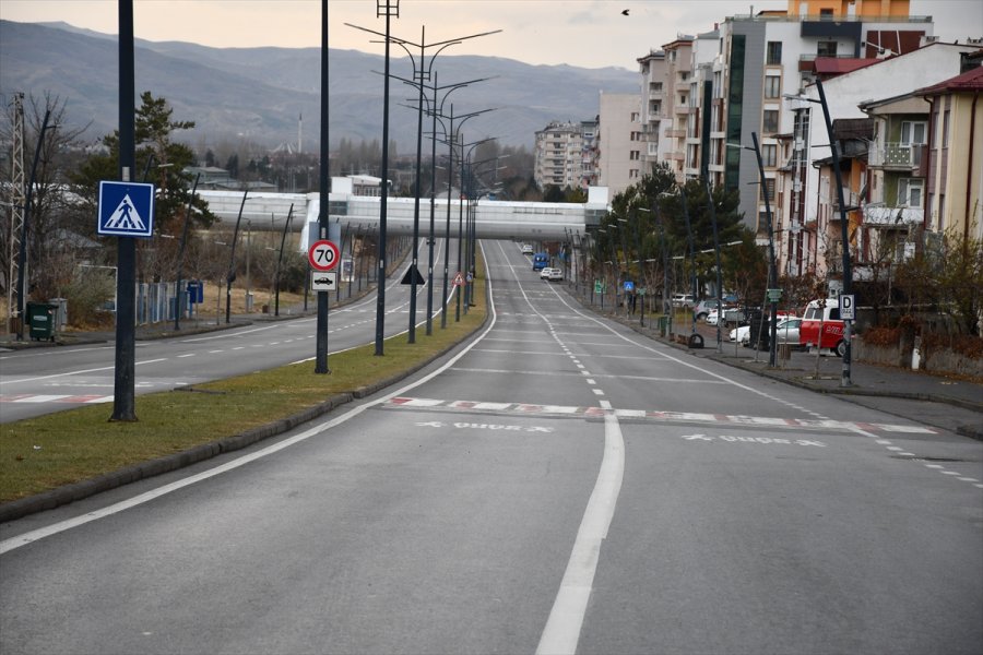 İç Anadolu'da Sokağa Çıkma Kısıtlaması Nedeniyle Cadde Ve Sokaklarda Sessizlik Hakim