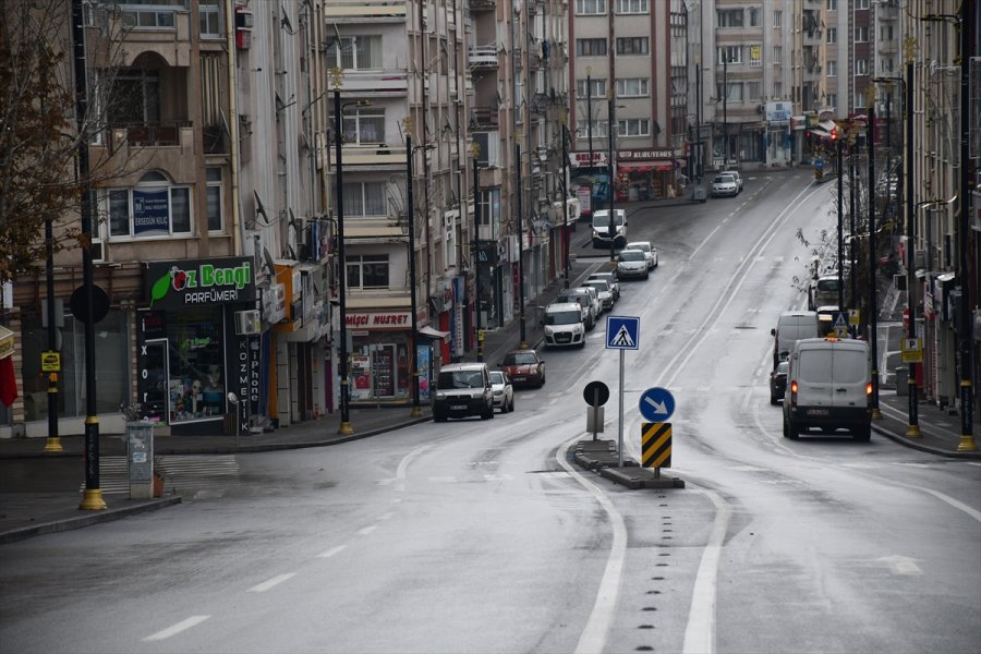 İç Anadolu'da Sokağa Çıkma Kısıtlaması Nedeniyle Cadde Ve Sokaklarda Sessizlik Hakim