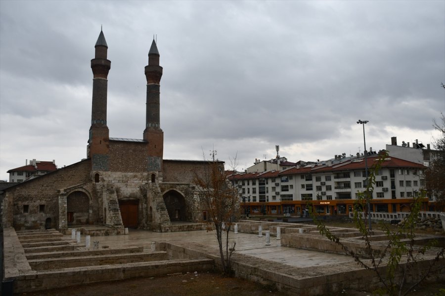 İç Anadolu'da Sokağa Çıkma Kısıtlaması Nedeniyle Cadde Ve Sokaklarda Sessizlik Hakim