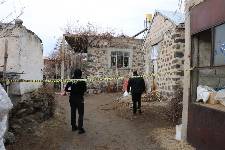 Kayseri'de İki Kardeş Evlerinde Ölü Bulundu
