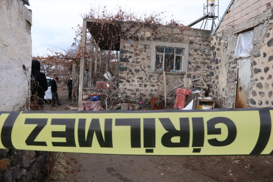 Kayseri'de İki Kardeş Evlerinde Ölü Bulundu